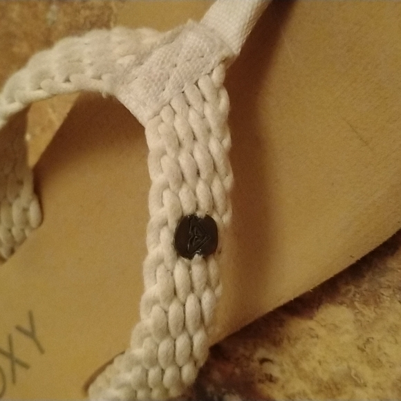 Roxy flip flop gently used - Picture 3 of 3